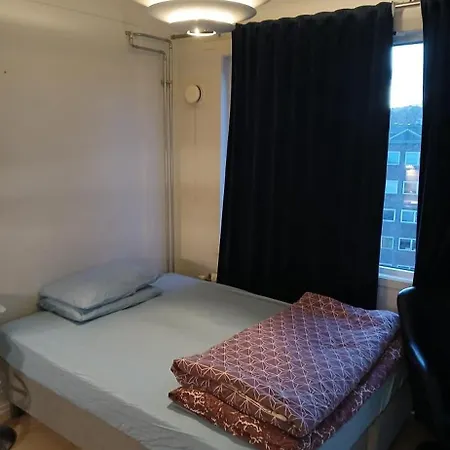 Apartment Residents 33m *
