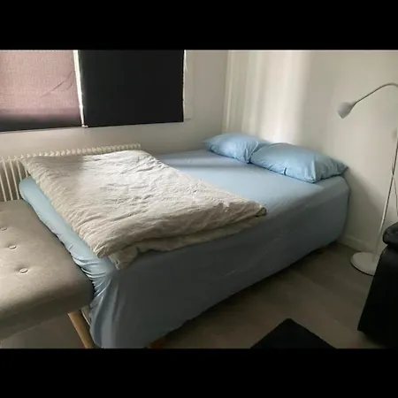 Apartment Residents 33m *